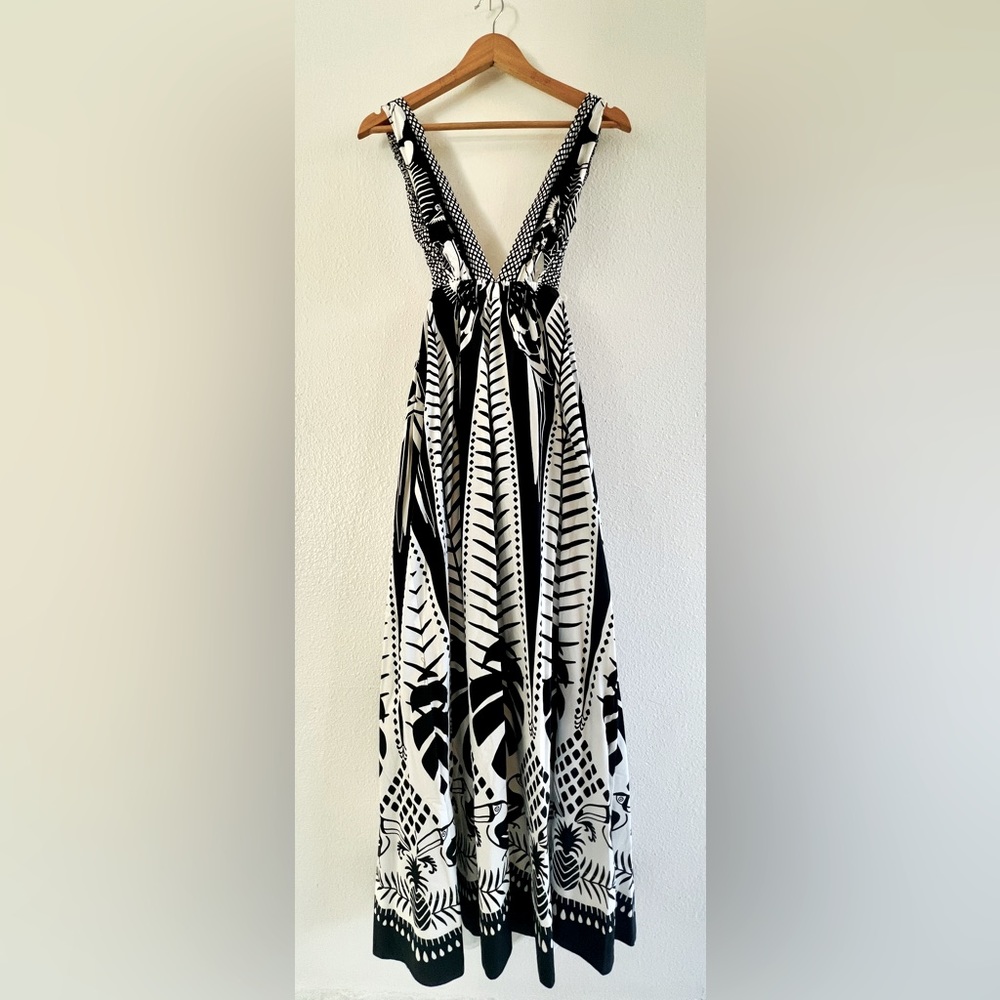 FARM Rio Black & White Tropical Leaf V‑Neck Maxi Dress - Picture 4 of 8